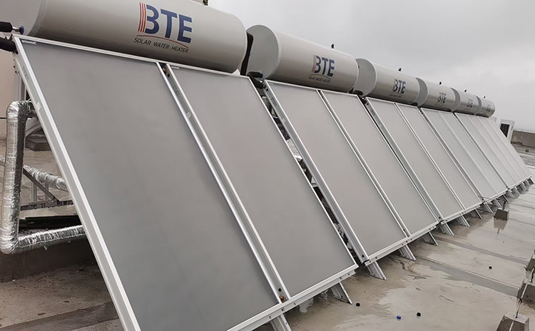 chauffe-eau solaire plat commercial pour hôtel